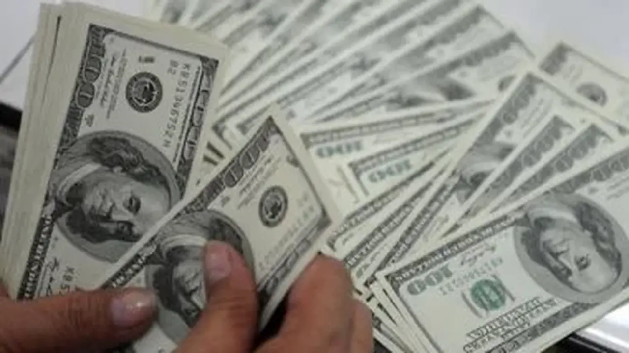 تراجع سعر الدولار في ختام تعاملات اليوم بجميع البنوك المصرية